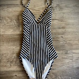 :: SOLD :: Land’s End One-Piece Swimsuit